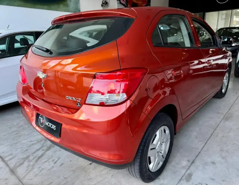 Onix Hatch - Foto