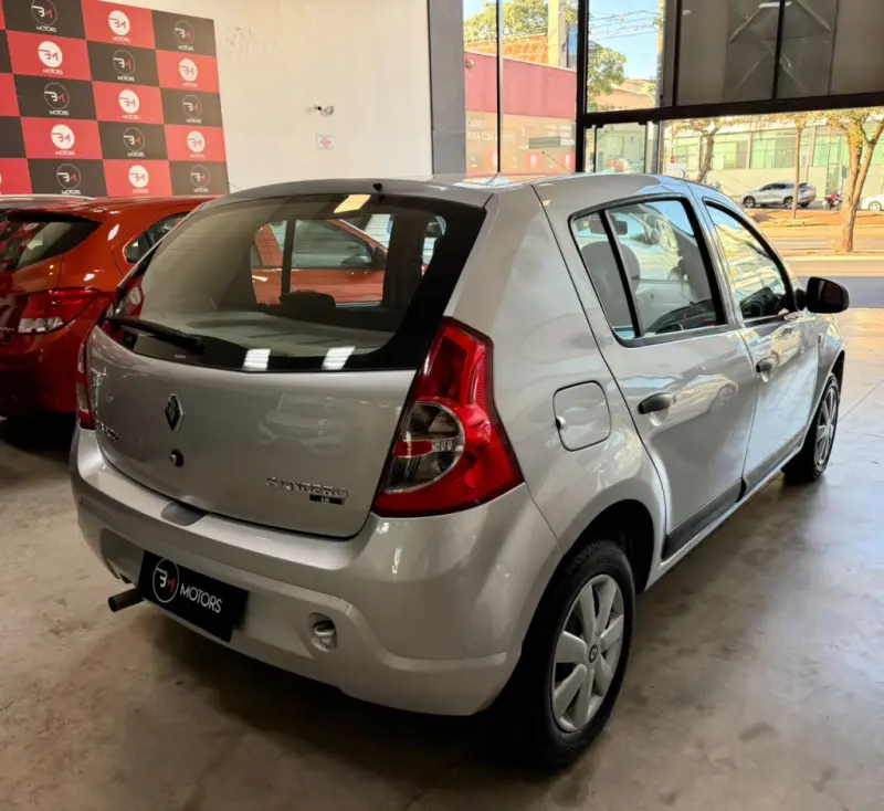 Sandero - Foto