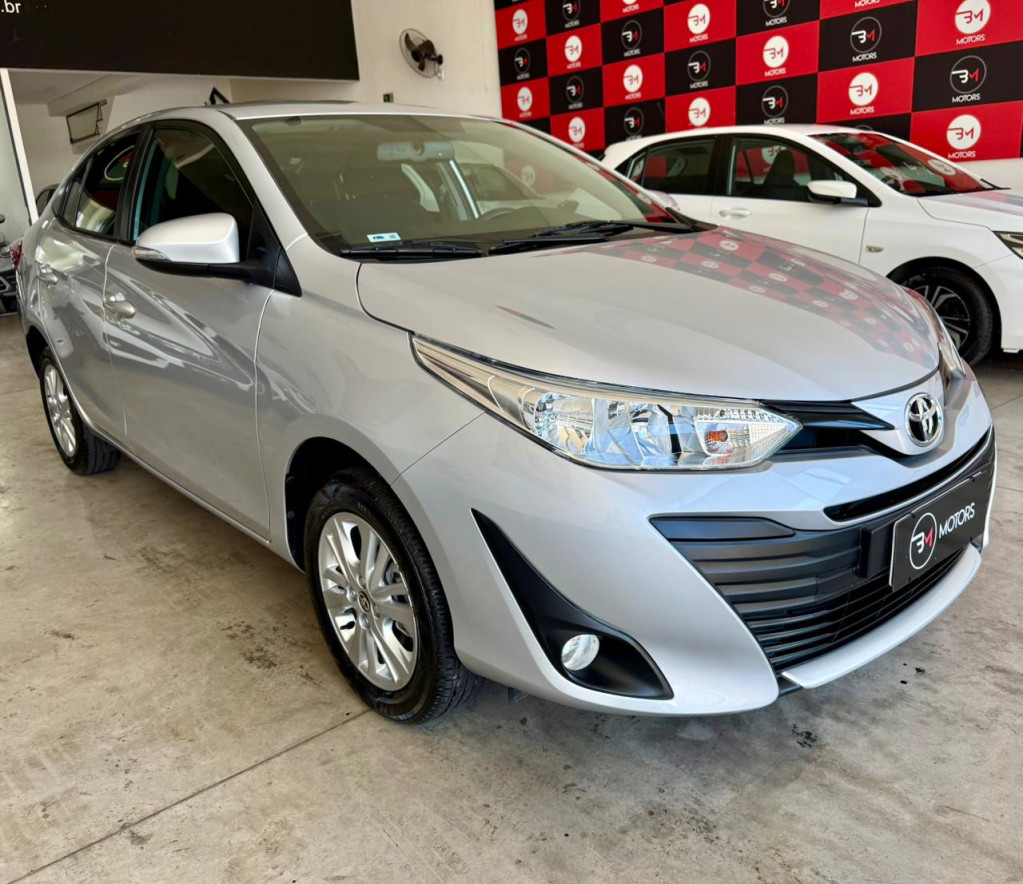 Yaris Sedan - Foto