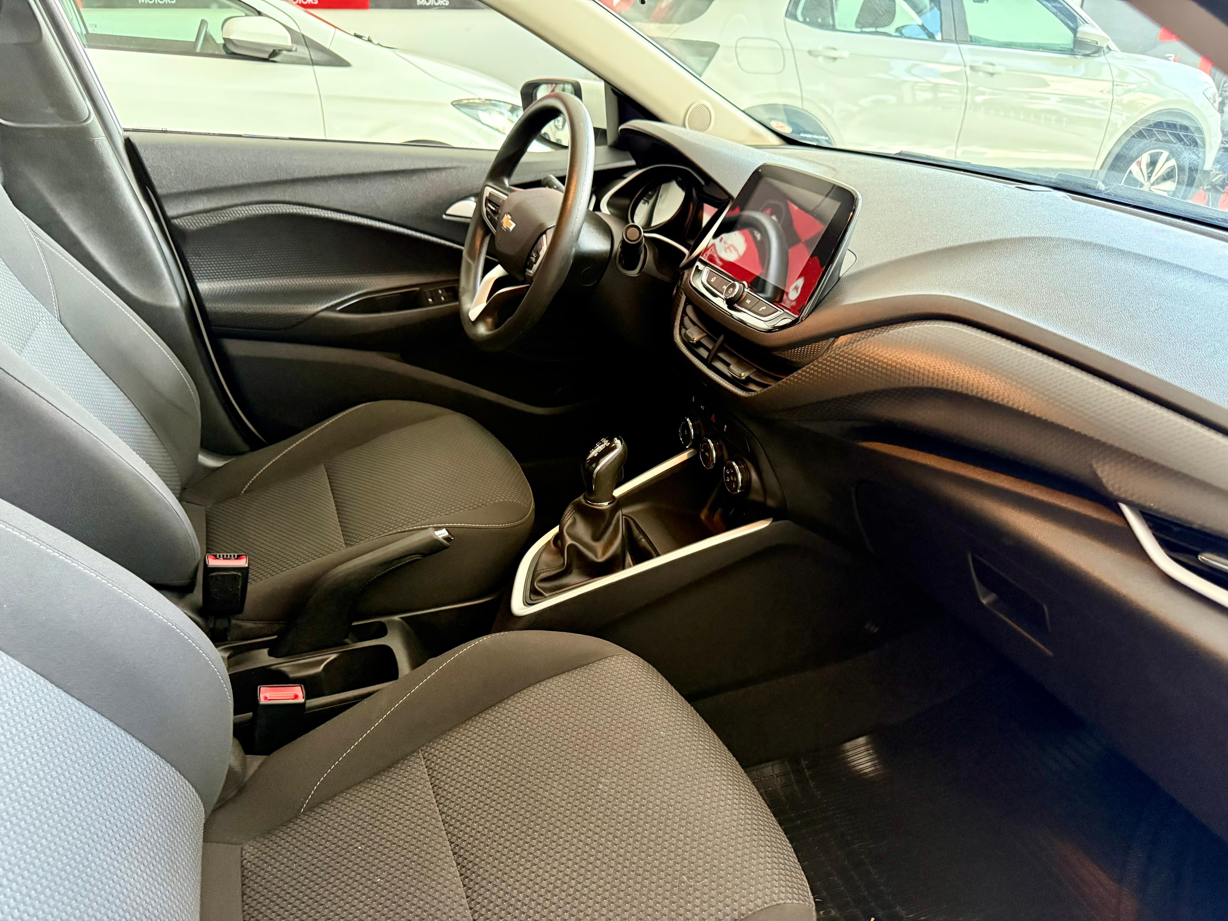 Onix Hatch - Foto