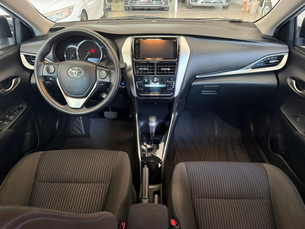 Yaris Sedan - Foto